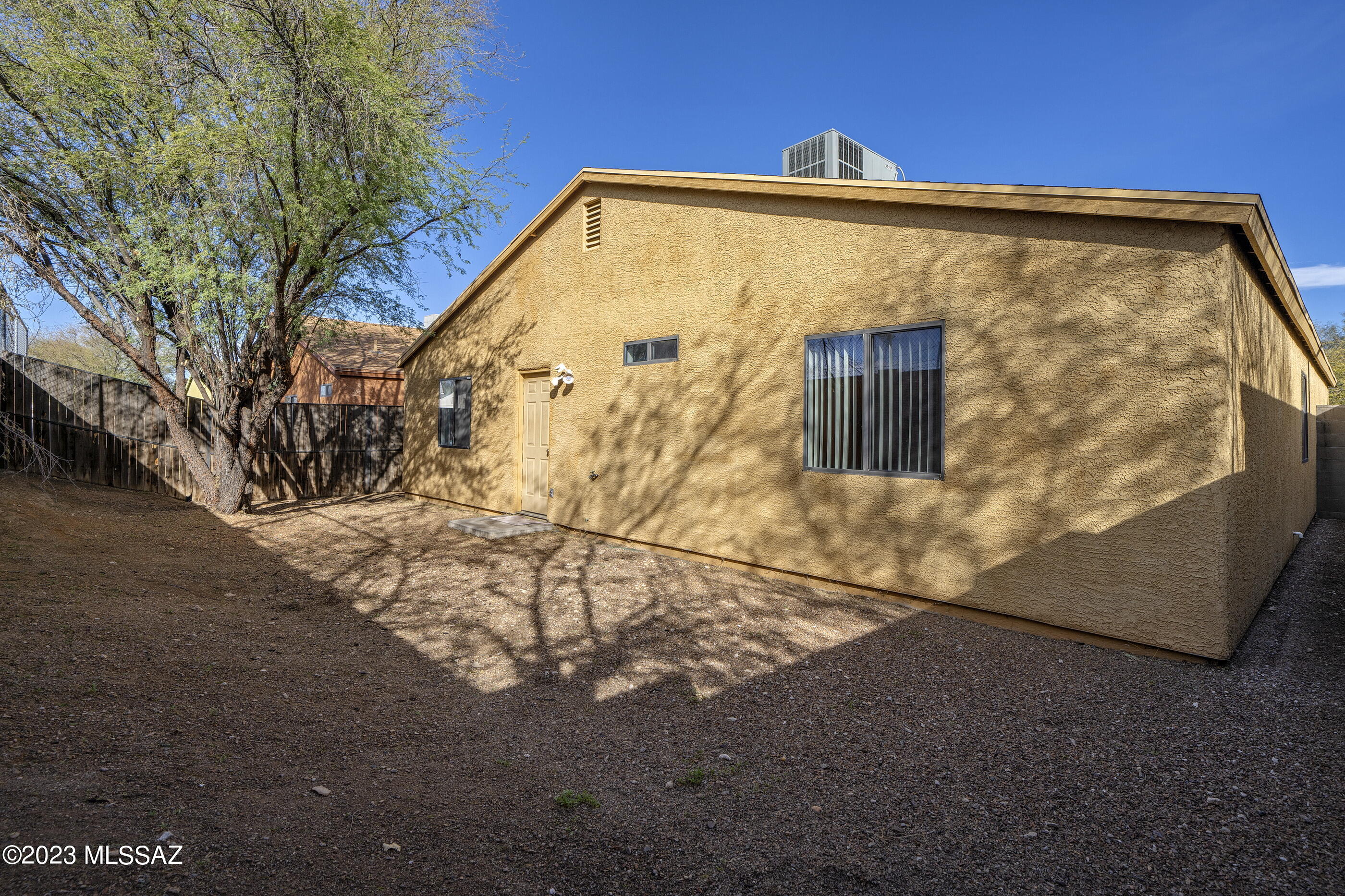 420 East Geronimo Bluff Loop Tucson, AZ 85705 - Photo 17 of 19