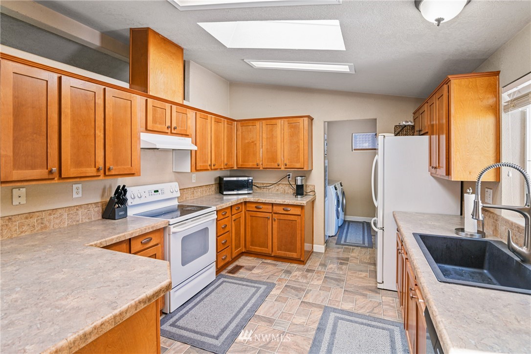3100 East Rasor Road Belfair, WA 98528 - Photo 10 of 38 Gallery Image 10