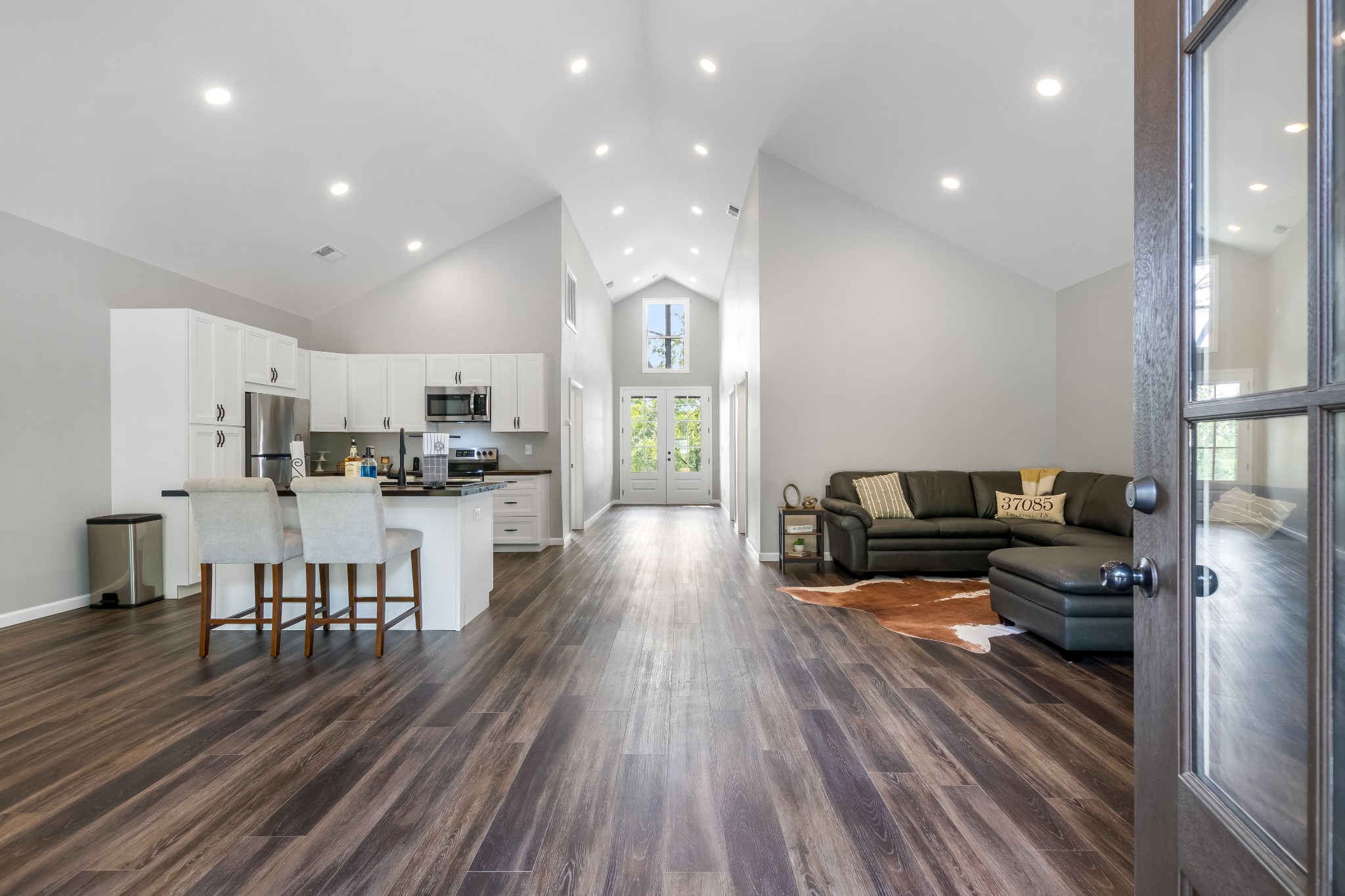 1049 Oregon Road Lascassas, TN 37085 - Photo 38 of 100 a living room with stainless steel appliances furniture wooden floor and a kitchen view