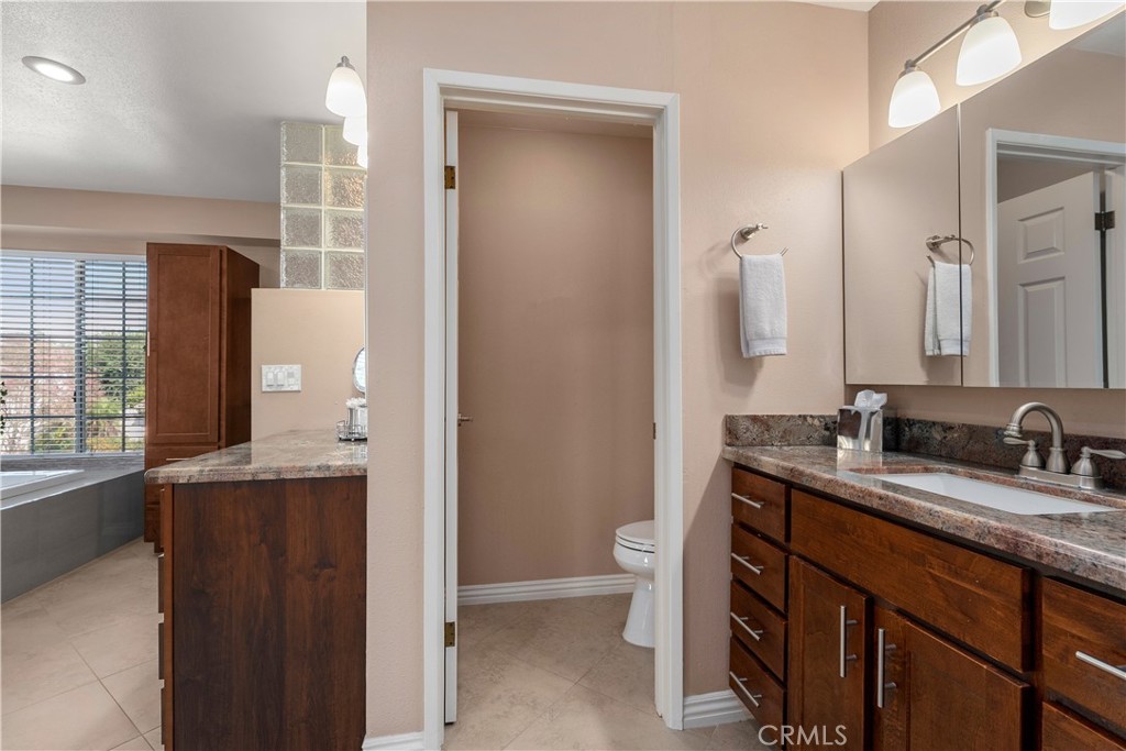 390 North Milford Road Orange, CA 92867 - Photo 33 of 70 Upstairs primary en suite bathroom.