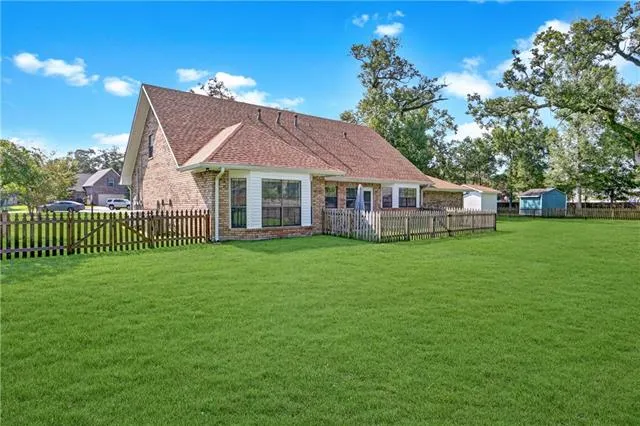 $478,700 | 102 Chickamaw Place, Mandeville, LA 70471