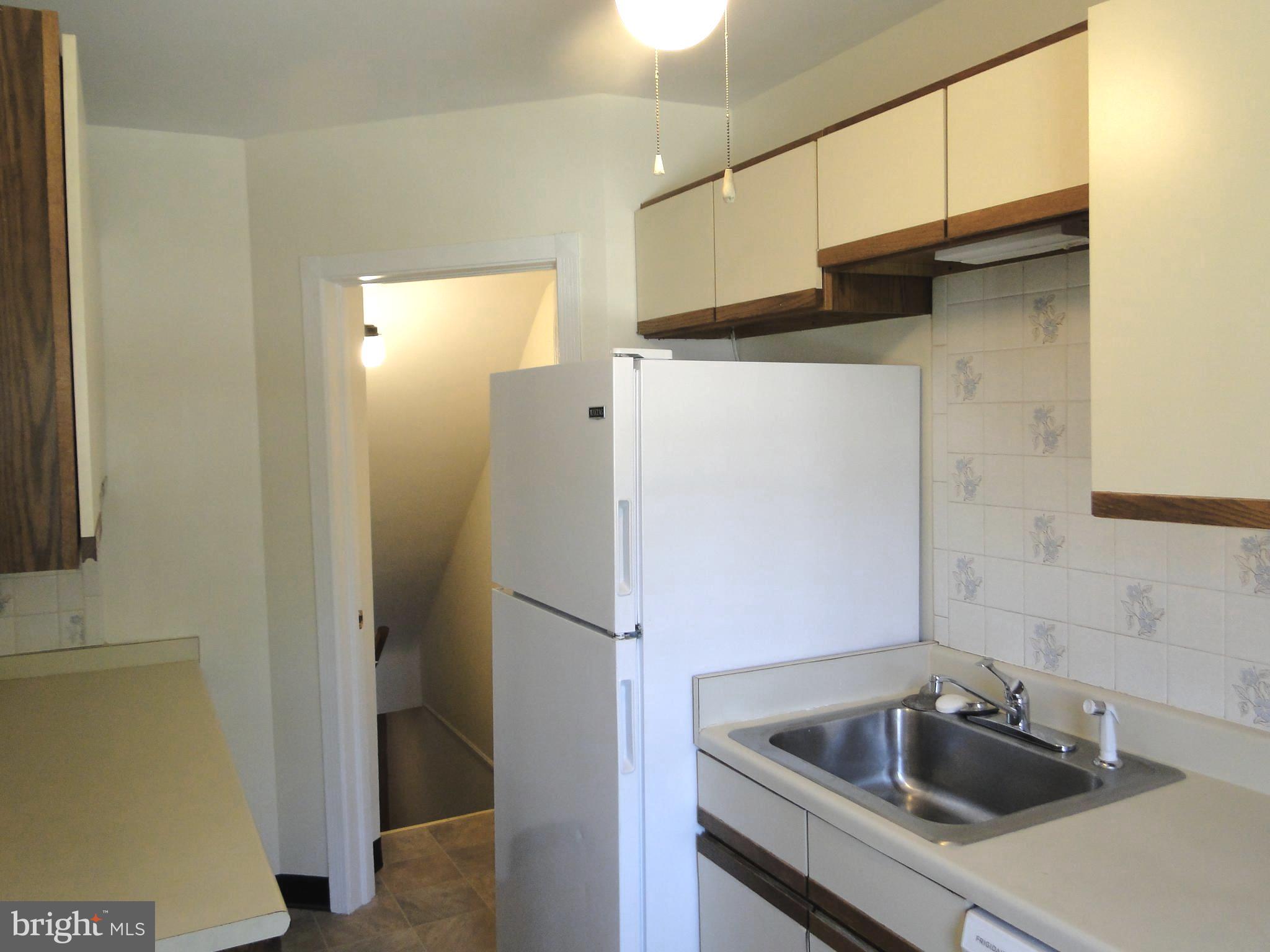 8520 Oak Road Parkville, MD 21234 - Photo 7 of 16 Kitchen