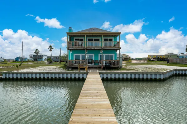 a view of a lake with houses