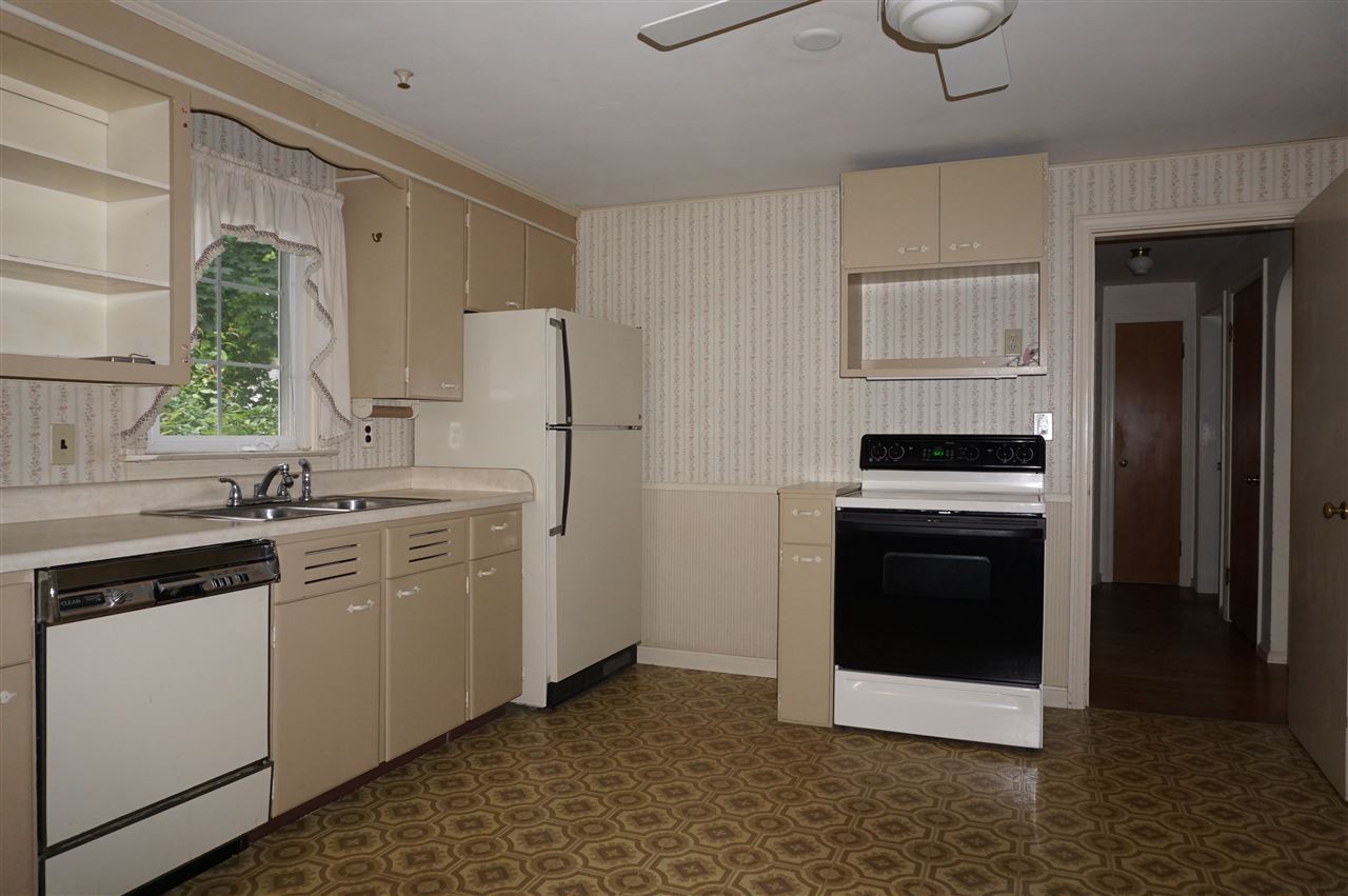 7 Hawthorne Road Dover, NH 03820 - Photo 3 of 12