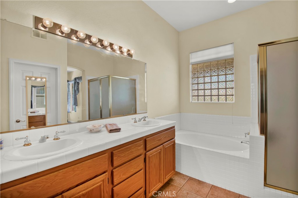 1287 Riviera Avenue Banning, CA 92220 - Photo 29 of 51 Primary 'En Suite' Bathroom