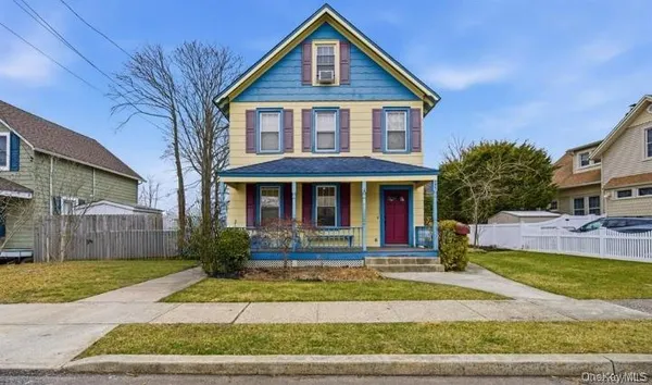 $699,000 | 155 Smith Avenue, Islip, NY 11751