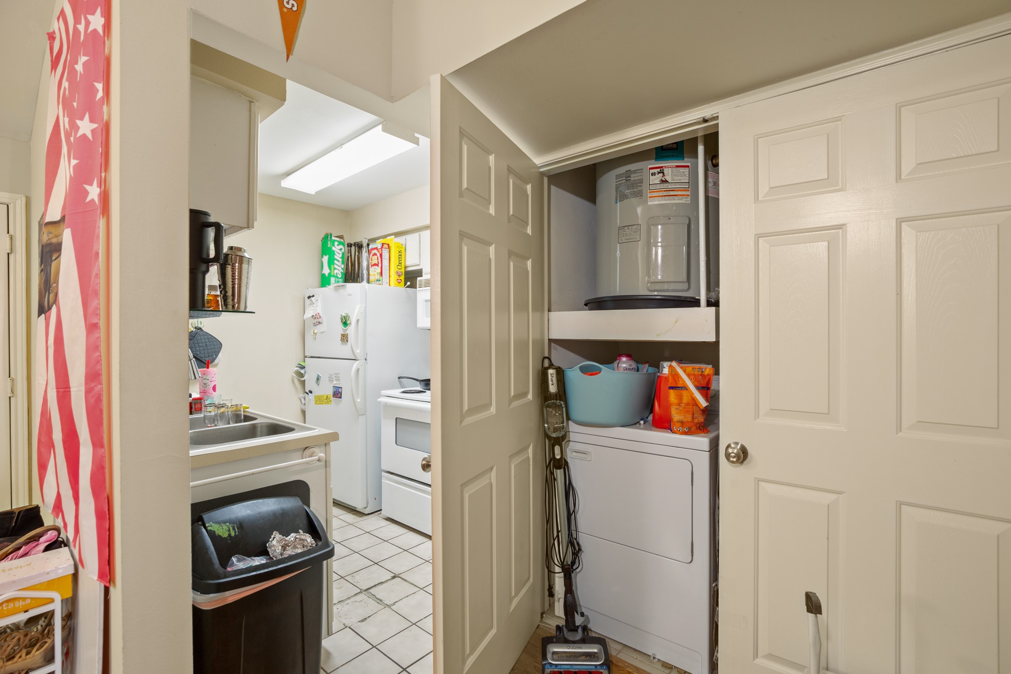 501 West 26th Street, Unit 304 Austin, TX 78705 - Photo 3 of 14 a room with a stove and a refrigerator