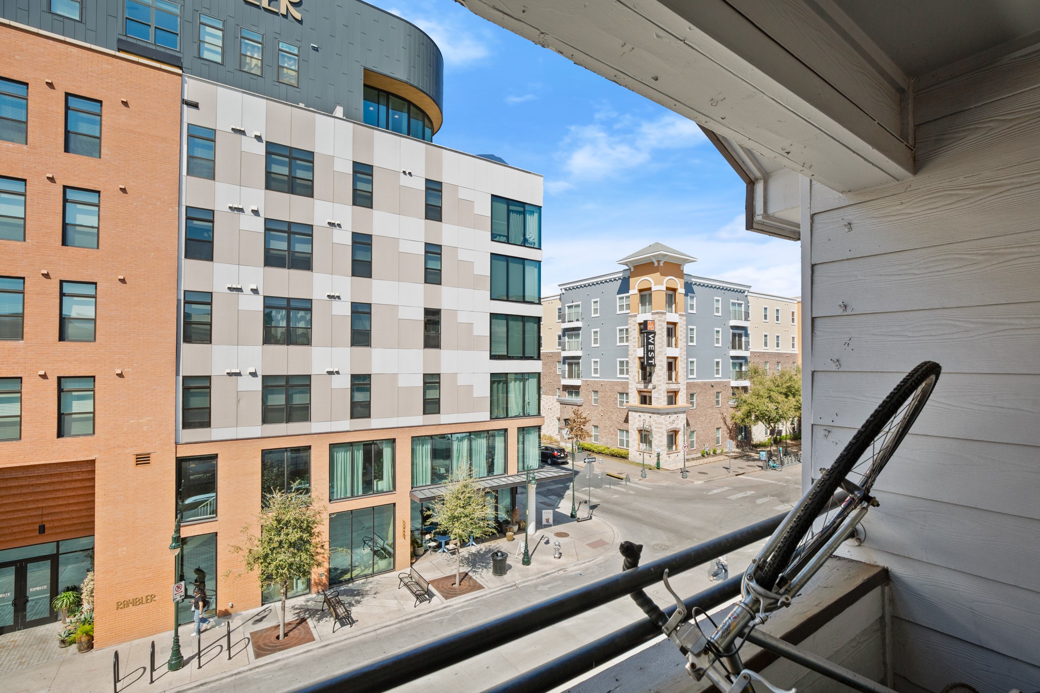 501 West 26th Street, Unit 304 Austin, TX 78705 - Photo 10 of 14 a view of a large building