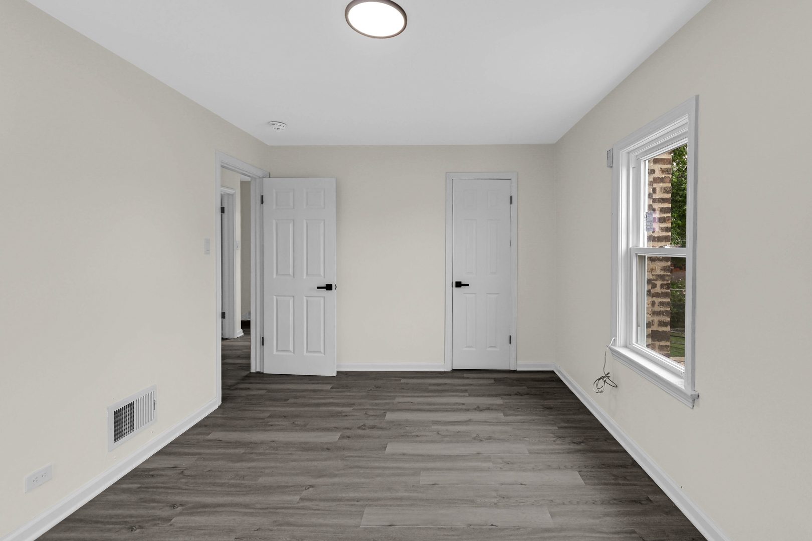 10048 South Rhodes Avenue Chicago, IL 60628 - Photo 20 of 32 Gallery Image 20