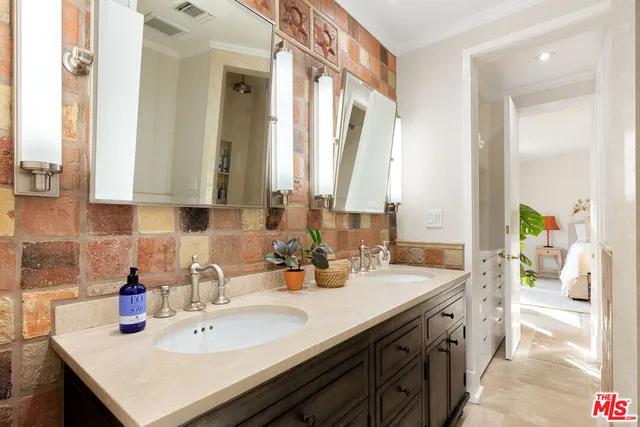 $2,895,000 | 4427 Arcola Avenue, Toluca Lake, CA 91602