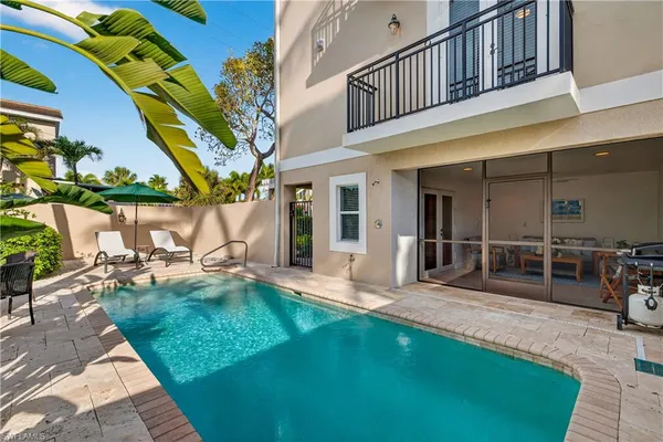 $2,725,000 | 552 11th Avenue South, Unit 4, Naples, FL 34102