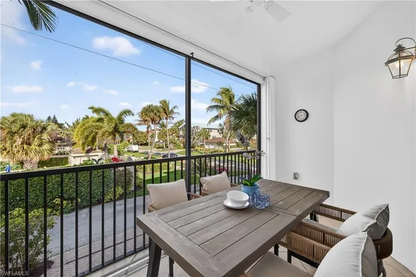 $2,725,000 | 552 11th Avenue South, Unit 4, Naples, FL 34102