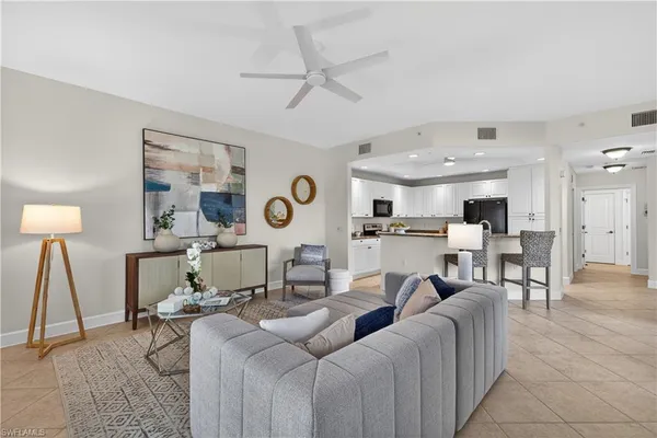 $2,725,000 | 552 11th Avenue South, Unit 4, Naples, FL 34102