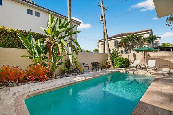 $2,725,000 | 552 11th Avenue South, Unit 4, Naples, FL 34102