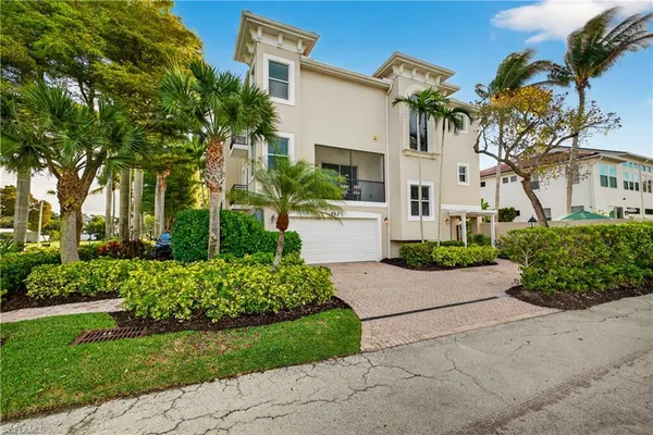 $2,725,000 | 552 11th Avenue South, Unit 4, Naples, FL 34102