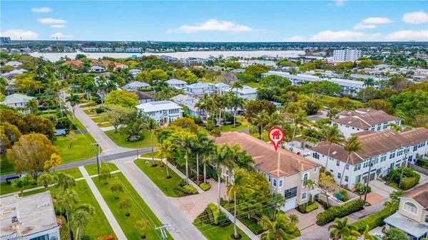 $2,725,000 | 552 11th Avenue South, Unit 4, Naples, FL 34102