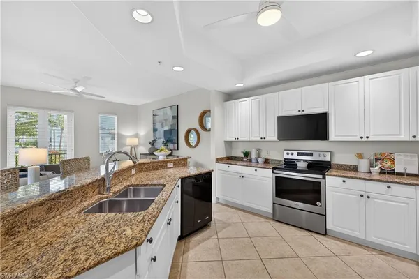 $2,725,000 | 552 11th Avenue South, Unit 4, Naples, FL 34102