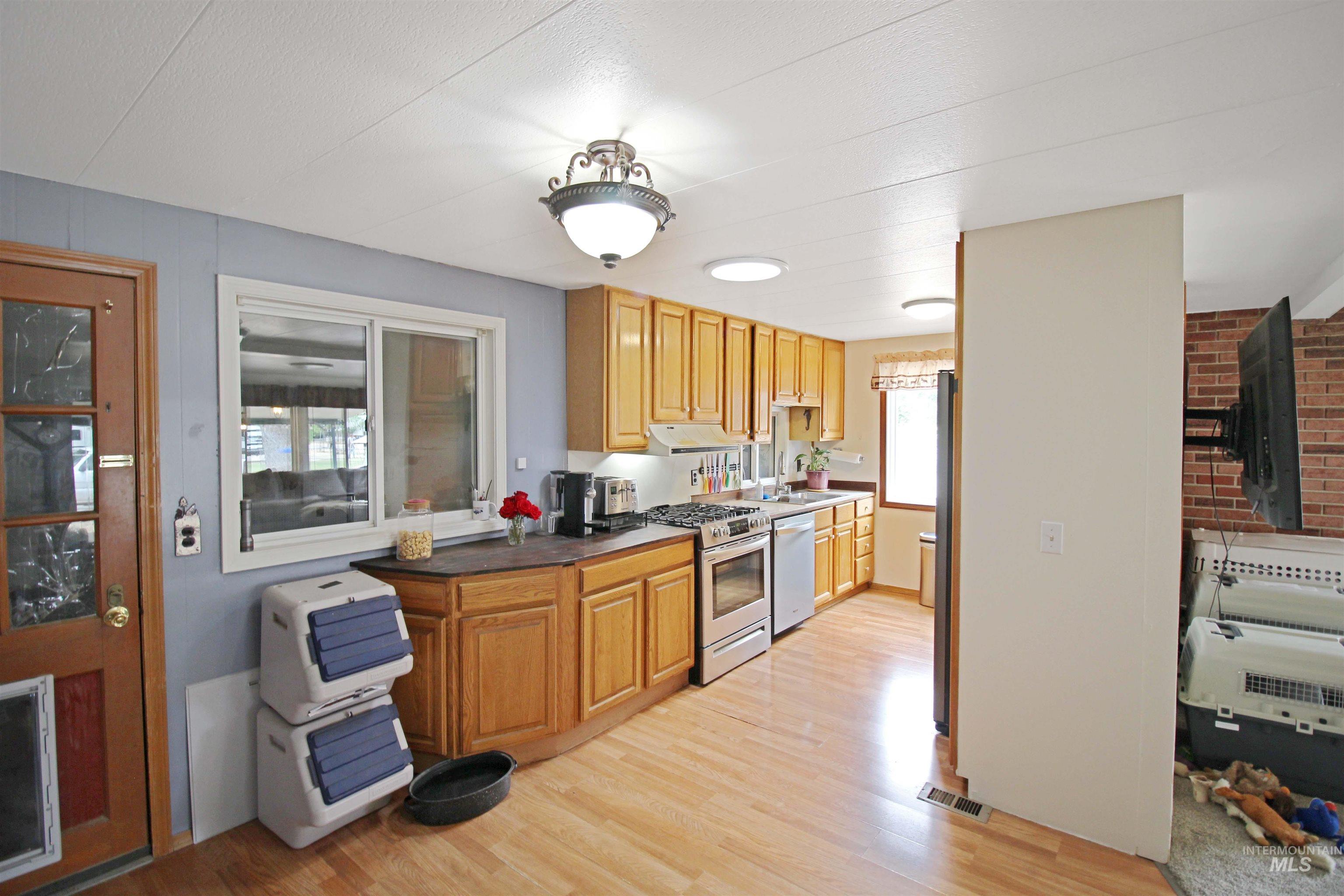 1265 Pioneer Road Weiser, ID 83672 - Photo 7 of 29 Kitchen