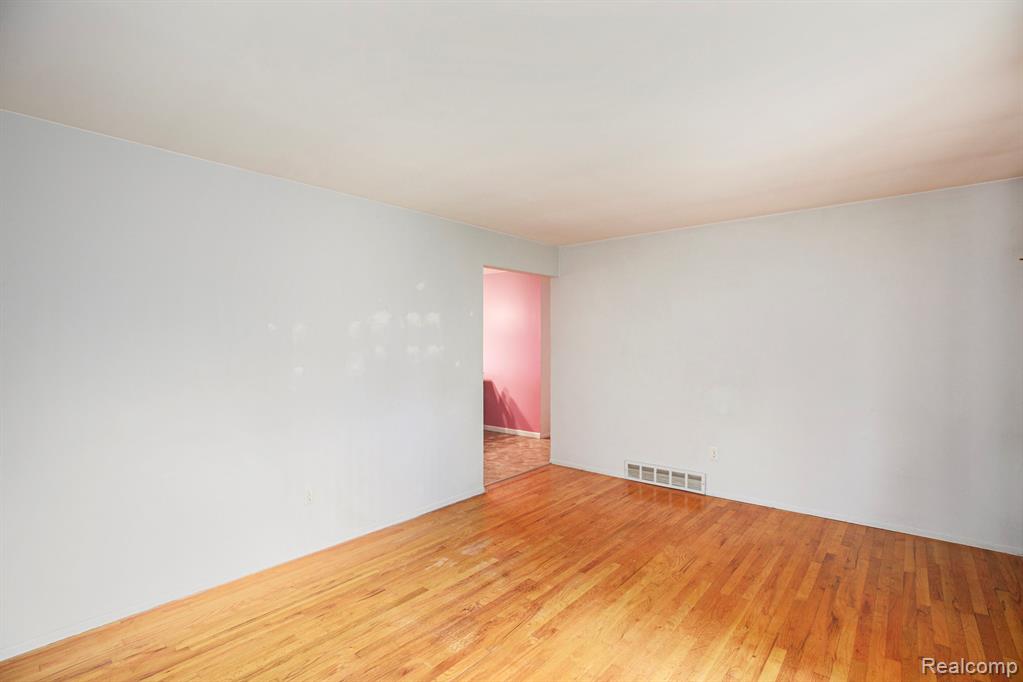 2405 Elmcrest Road Sterling Heights, MI 48310 - Photo 4 of 16