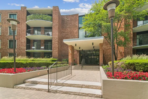 $249,900 | 1405 East Central Road, Unit 218C, Arlington Heights, IL 60005