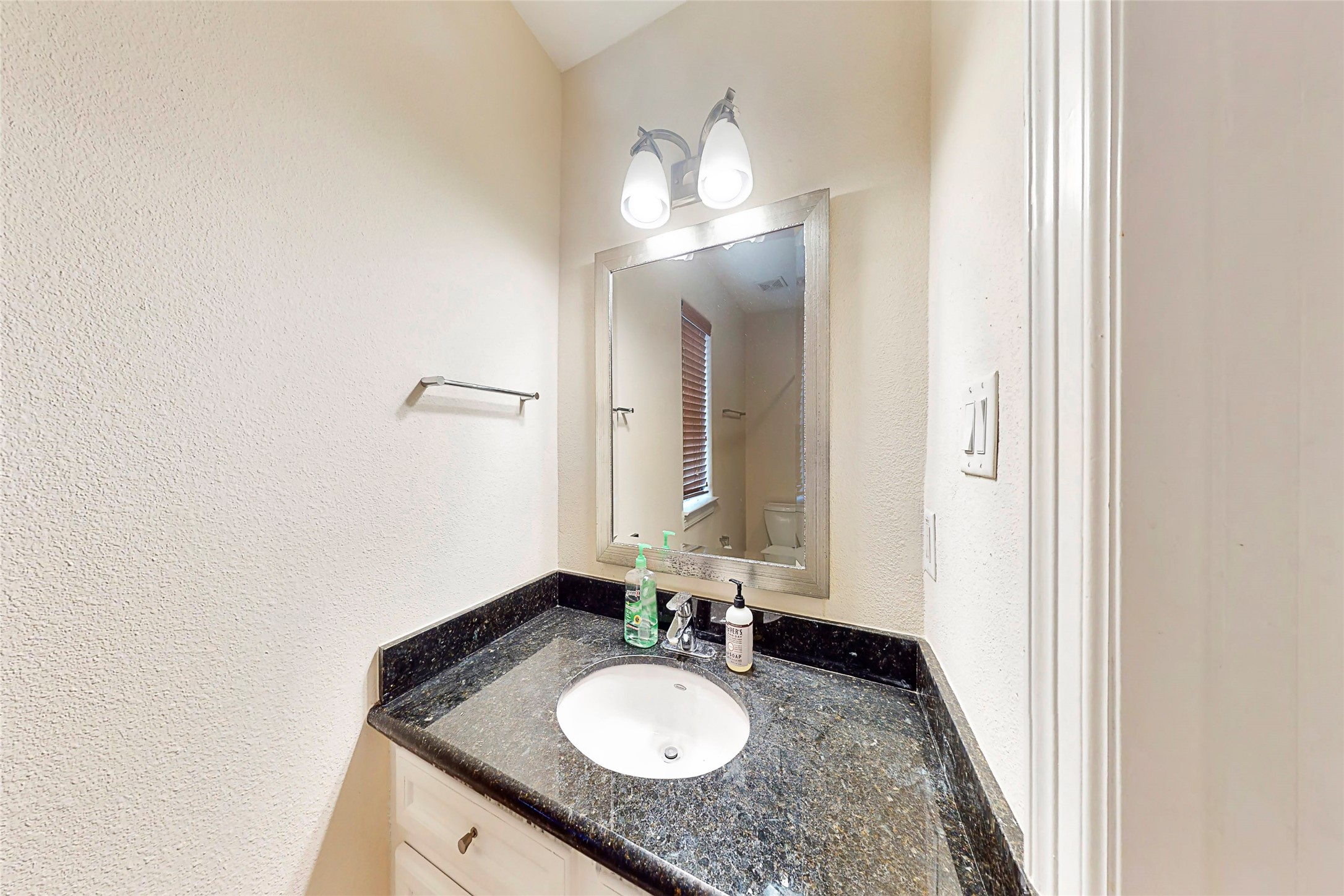 2104 State Street Houston, TX 77007 - Photo 22 of 41 Another view of the bathroom of the 2nd bedroom.