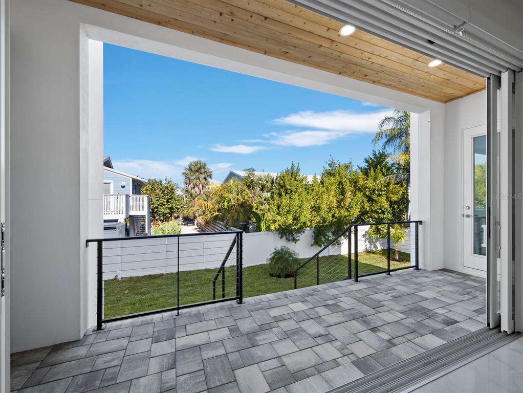 635 Jungle Queen Way Longboat Key, FL 34228 - Photo 11 of 55