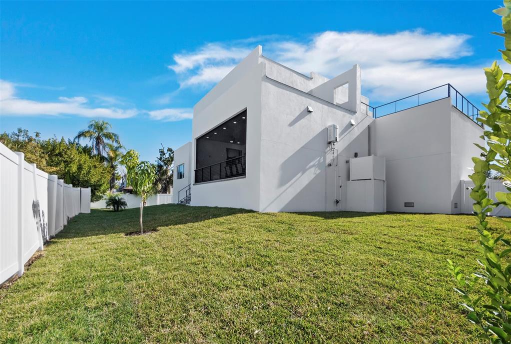 635 Jungle Queen Way Longboat Key, FL 34228 - Photo 44 of 55