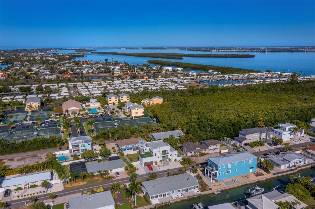 635 Jungle Queen Way Longboat Key, FL 34228 - Photo 53 of 55 a view of a city