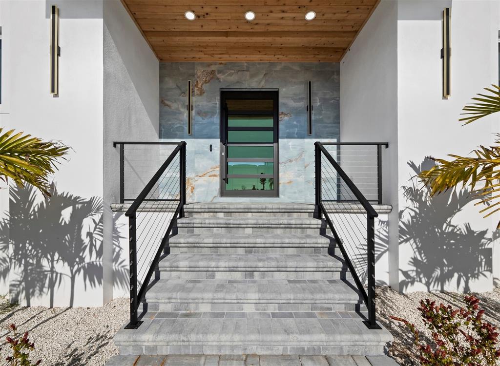 635 Jungle Queen Way Longboat Key, FL 34228 - Photo 6 of 55