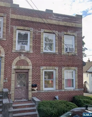 $3,100 | 15 Van Courtland Place, Kearny, NJ 07032