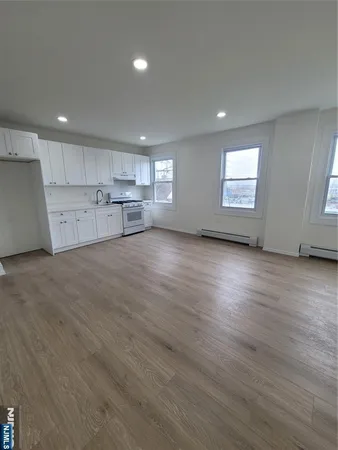 $3,100 | 15 Van Courtland Place, Kearny, NJ 07032