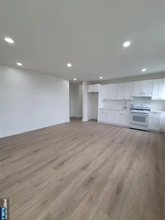 $3,100 | 15 Van Courtland Place, Kearny, NJ 07032