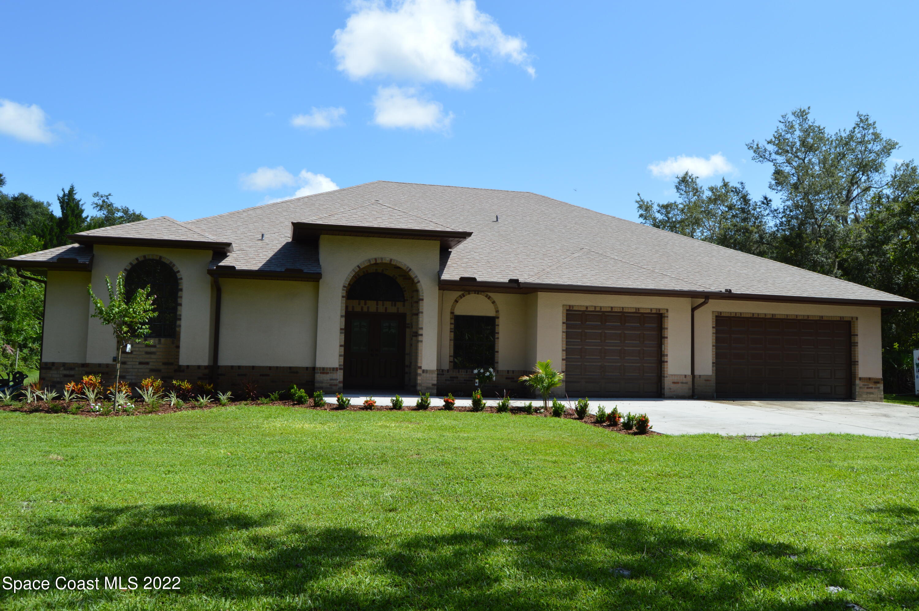 3460 Carter Road Mims, FL 32754 - Photo 1 of 32 a front view of house with yard
