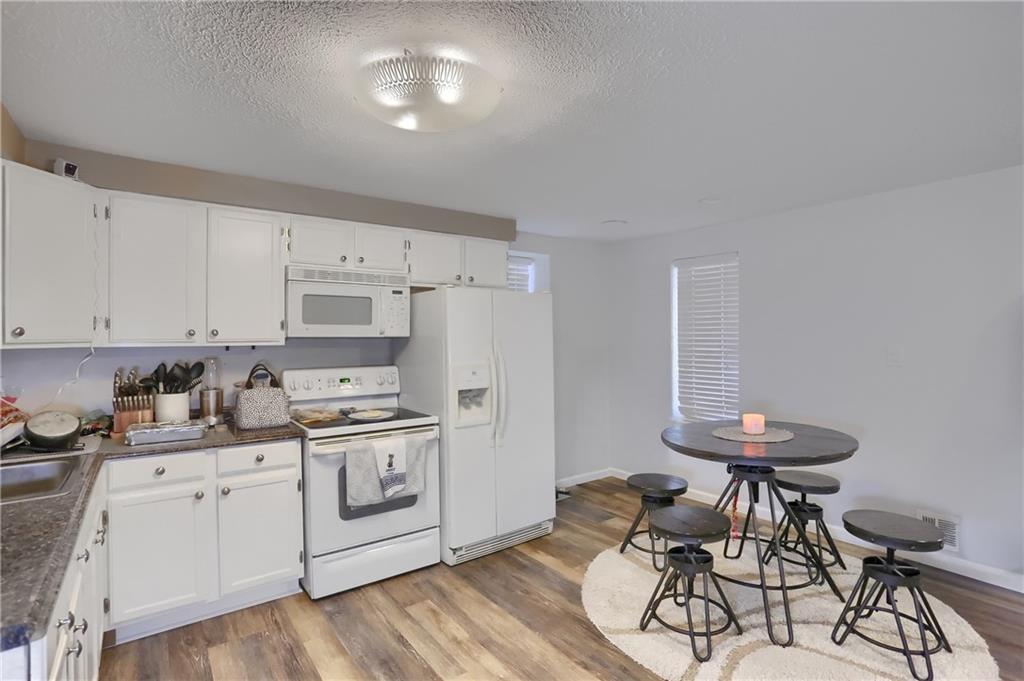 517 Ridge Avenue Carnegie, PA 15106 - Photo 7 of 38 Bottom Unit - Kitchen, appliances included.