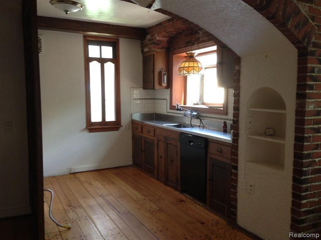14556 Stahelin Road Detroit, MI 48223 - Photo 5 of 9 Kitchen
