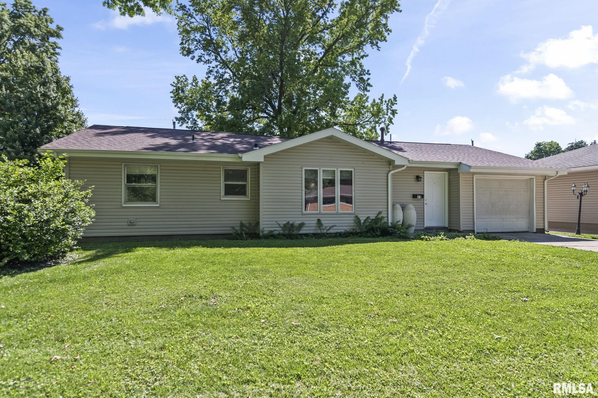71 Radcliff Road Springfield, IL 62703 - Photo 3 of 32
