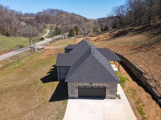 $549,900 | 2121 Lynnville Highway, Cornersville, TN 37047