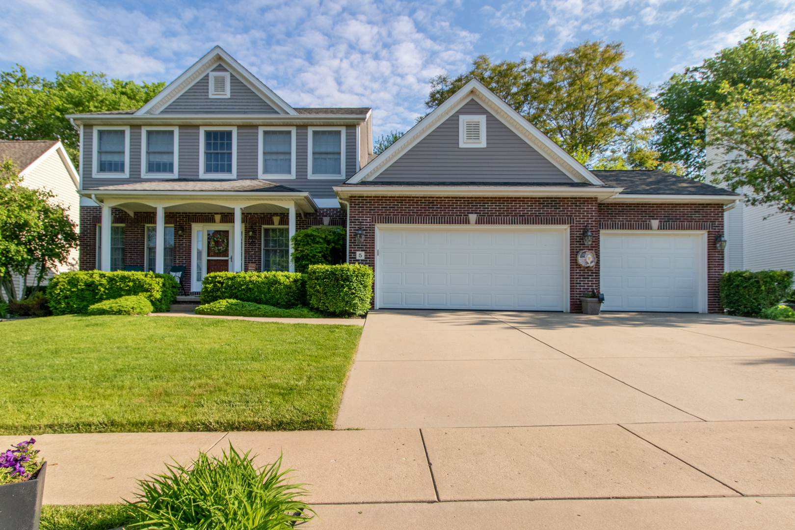 5 Tangle Oaks Road Bloomington, IL 61705 - Photo 1 of 55 Gallery Image 1