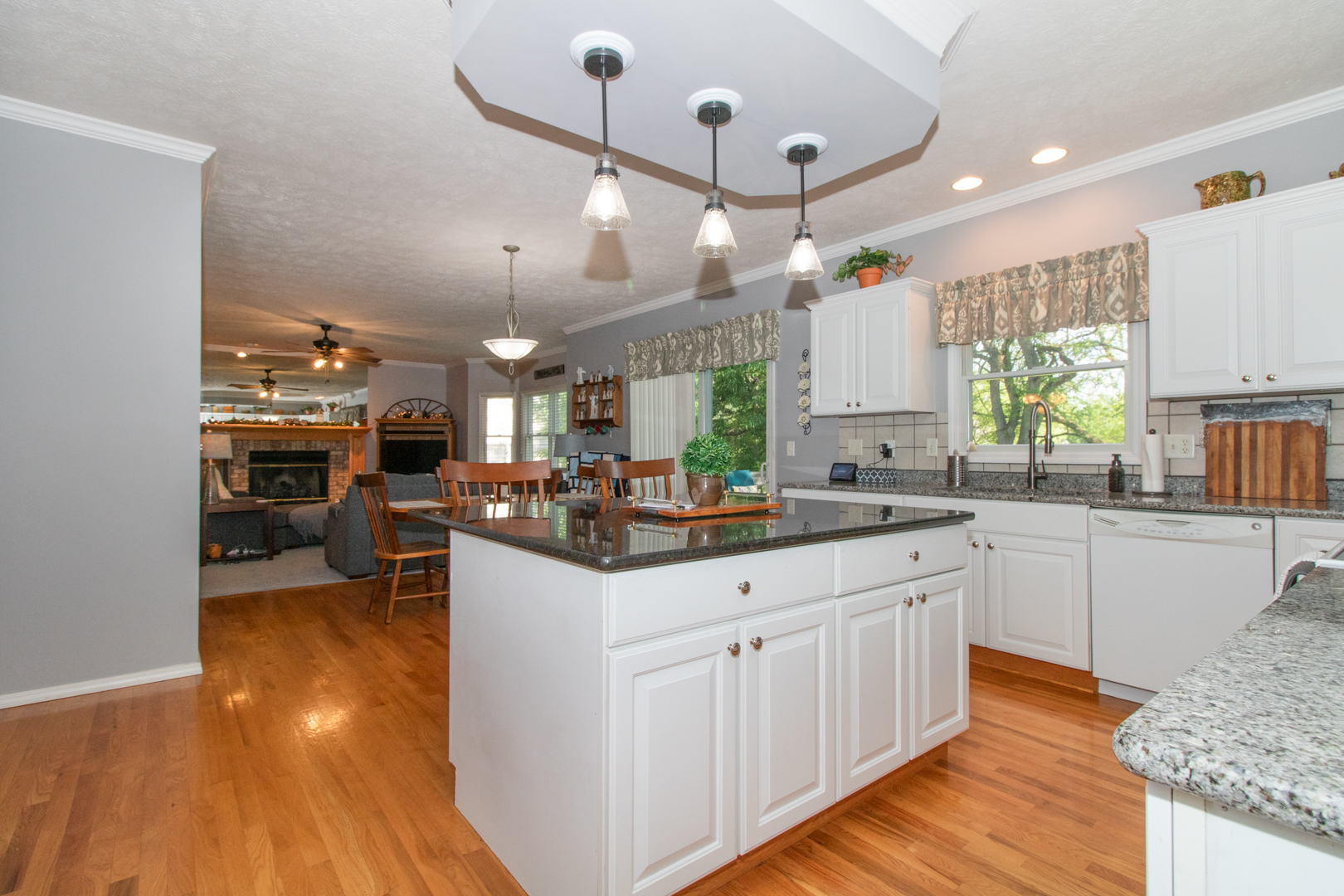 5 Tangle Oaks Road Bloomington, IL 61705 - Photo 5 of 55 Gallery Image 5