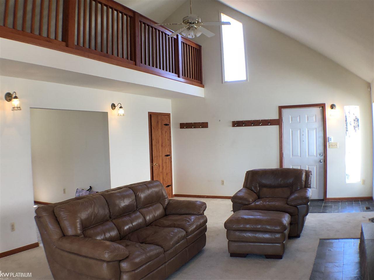 8760 Lakeshore Road Fort Gratiot, MI 48059 - Photo 9 of 33 31345288-8.JPG