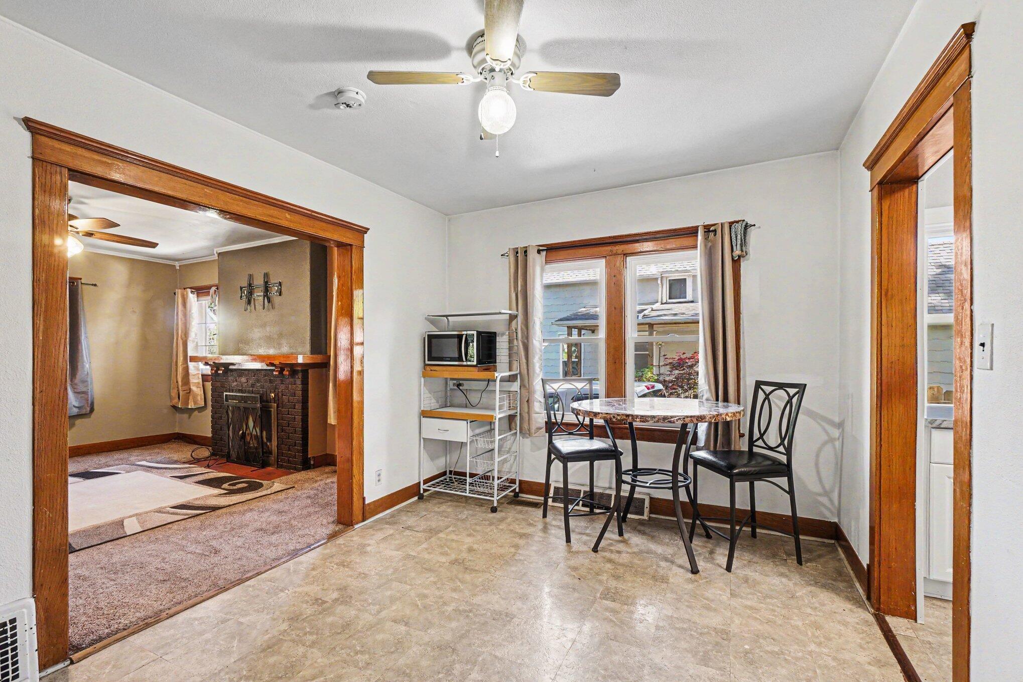 831 Bush Street Jackson, MI 49202 - Photo 7 of 25 008_file_1275