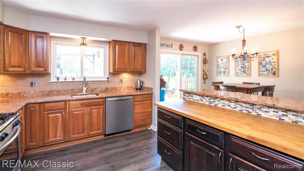 24712 Springbrook Drive Farmington, MI 48336 - Photo 21 of 46