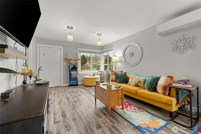 $450,000 | 615 1st Avenue South, Kent, WA 98032