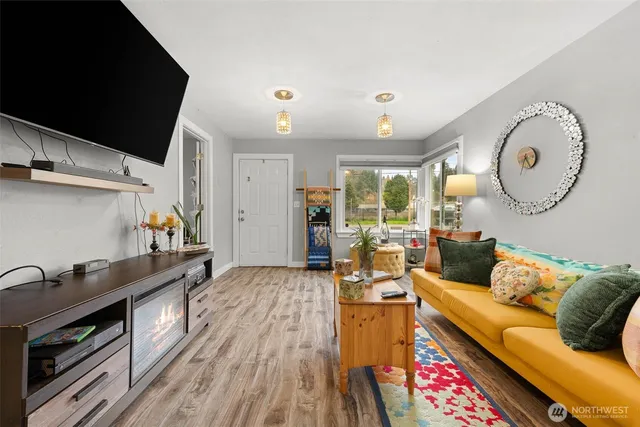 $450,000 | 615 1st Avenue South, Kent, WA 98032