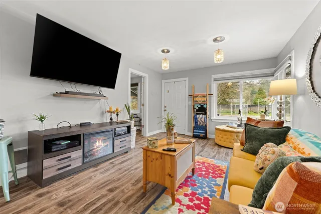 $450,000 | 615 1st Avenue South, Kent, WA 98032