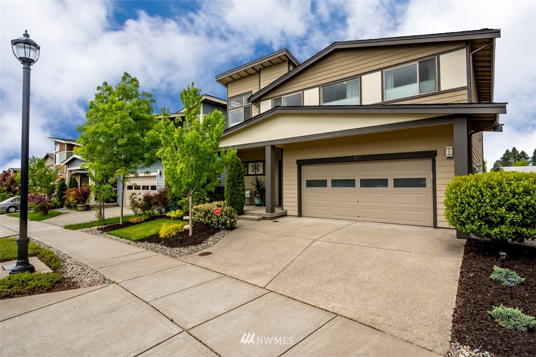 1500 South 28th Street Renton, WA 98055 - Photo 2 of 29 a front view of a house with garden