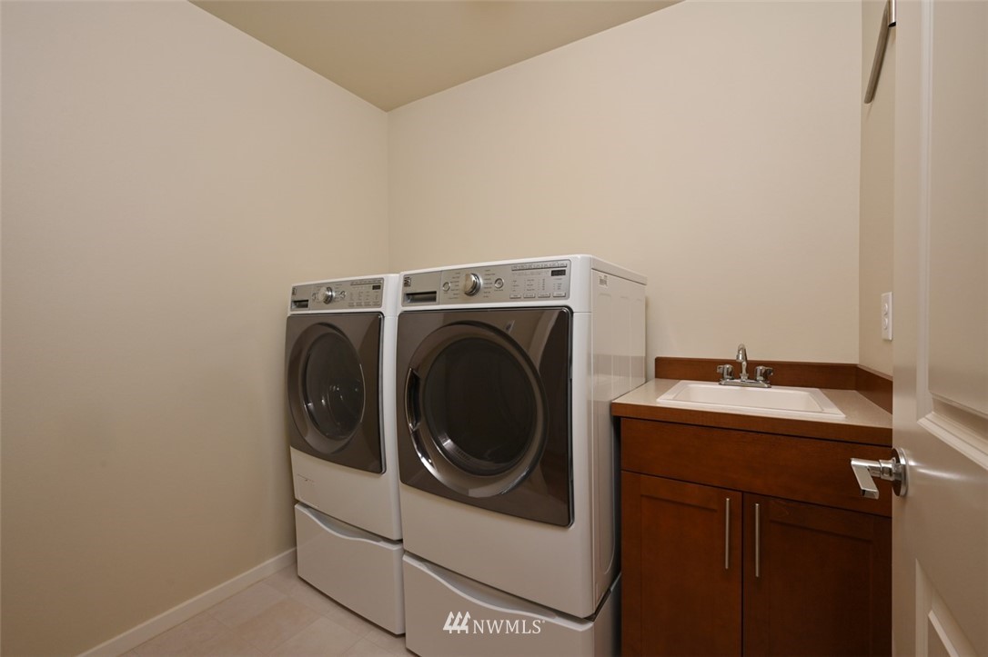 1500 South 28th Street Renton, WA 98055 - Photo 23 of 29 a utility room with dryer and washer