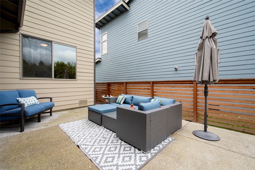 1500 South 28th Street Renton, WA 98055 - Photo 26 of 29 a view of a couches in the patio