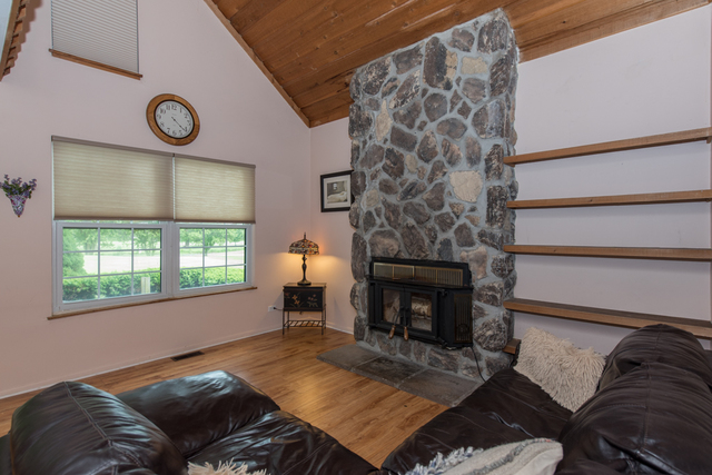 770 Chandler Road Gurnee, IL 60031 - Photo 5 of 31 a living room with furniture and a fireplace