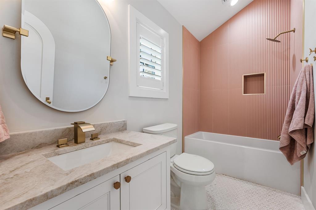 814 East Wall Street Grapevine, TX 76051 - Photo 25 of 40